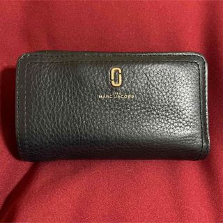 マークジェイコブス(MARC JACOBS)の【お値下げ】マークジェイコブス 二つ折り財布 レザー ゴールドロゴ(財布)