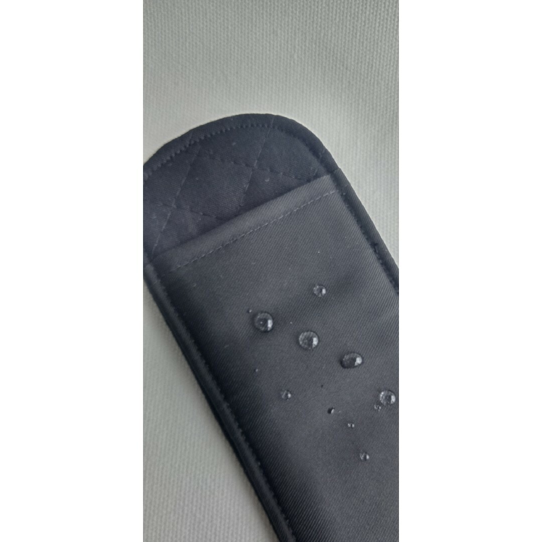 水筒肩紐カバー黒撥水加工 ハンドメイドのキッズ/ベビー(外出用品)の商品写真