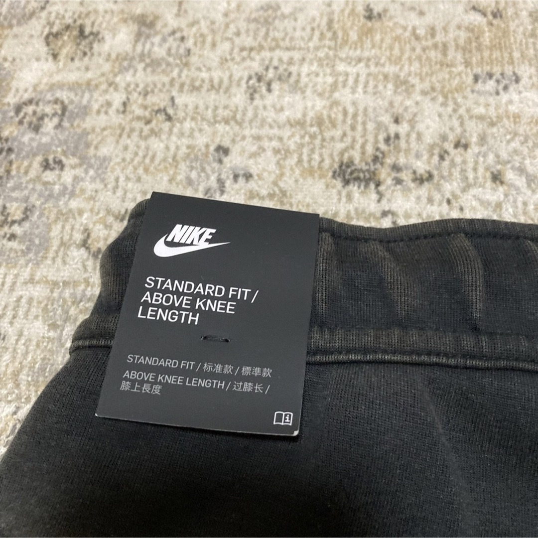 【新品】NIKE テック  ハーフパンツ　ヴィンテージ加工 メンズのパンツ(ショートパンツ)の商品写真