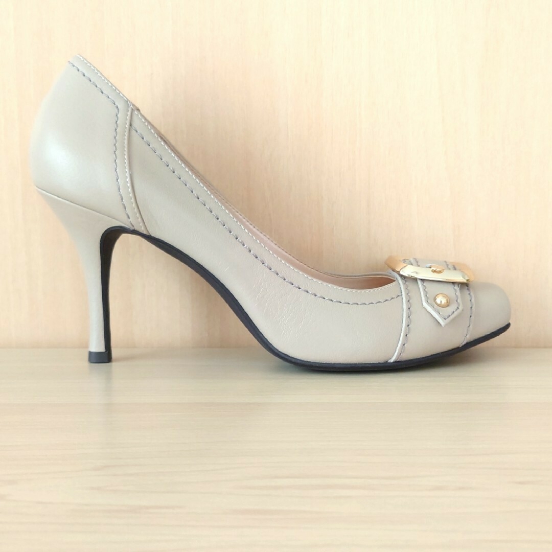 DIANA(ダイアナ)の未使用 ダイアナ ゴールド バックル ハイヒール パンプス クラークス ルタロン レディースの靴/シューズ(ハイヒール/パンプス)の商品写真