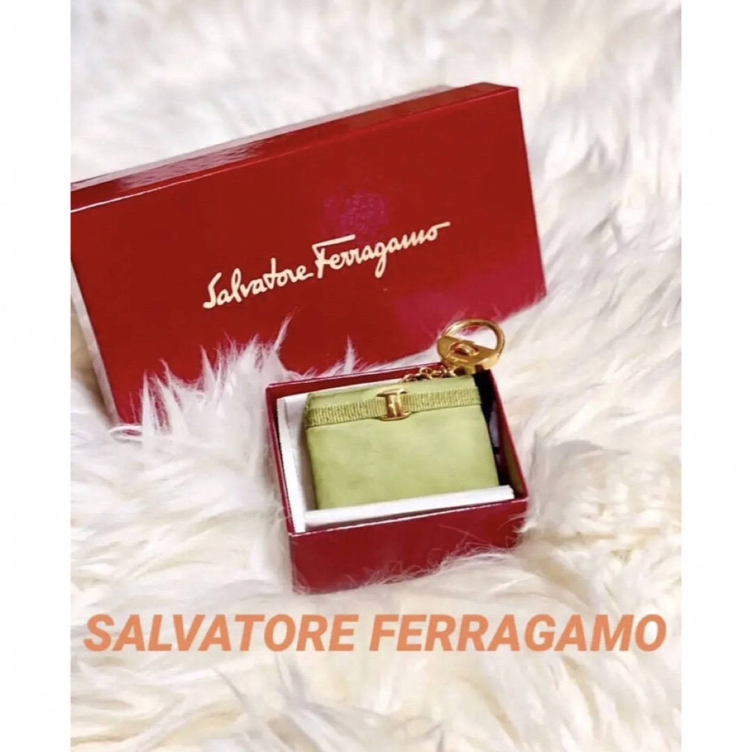 Salvatore Ferragamo(サルヴァトーレフェラガモ)のフェラガモグリーンキーケースポーチ可愛い レディースのファッション小物(キーホルダー)の商品写真