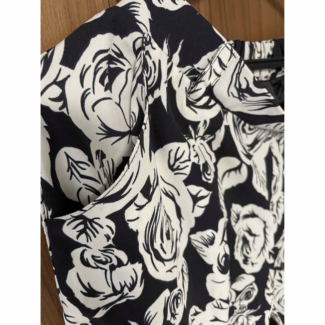 archives(アルシーヴ)のアルシーヴ　モノトーン　花柄　ズボン　パンツ レディースのパンツ(サルエルパンツ)の商品写真