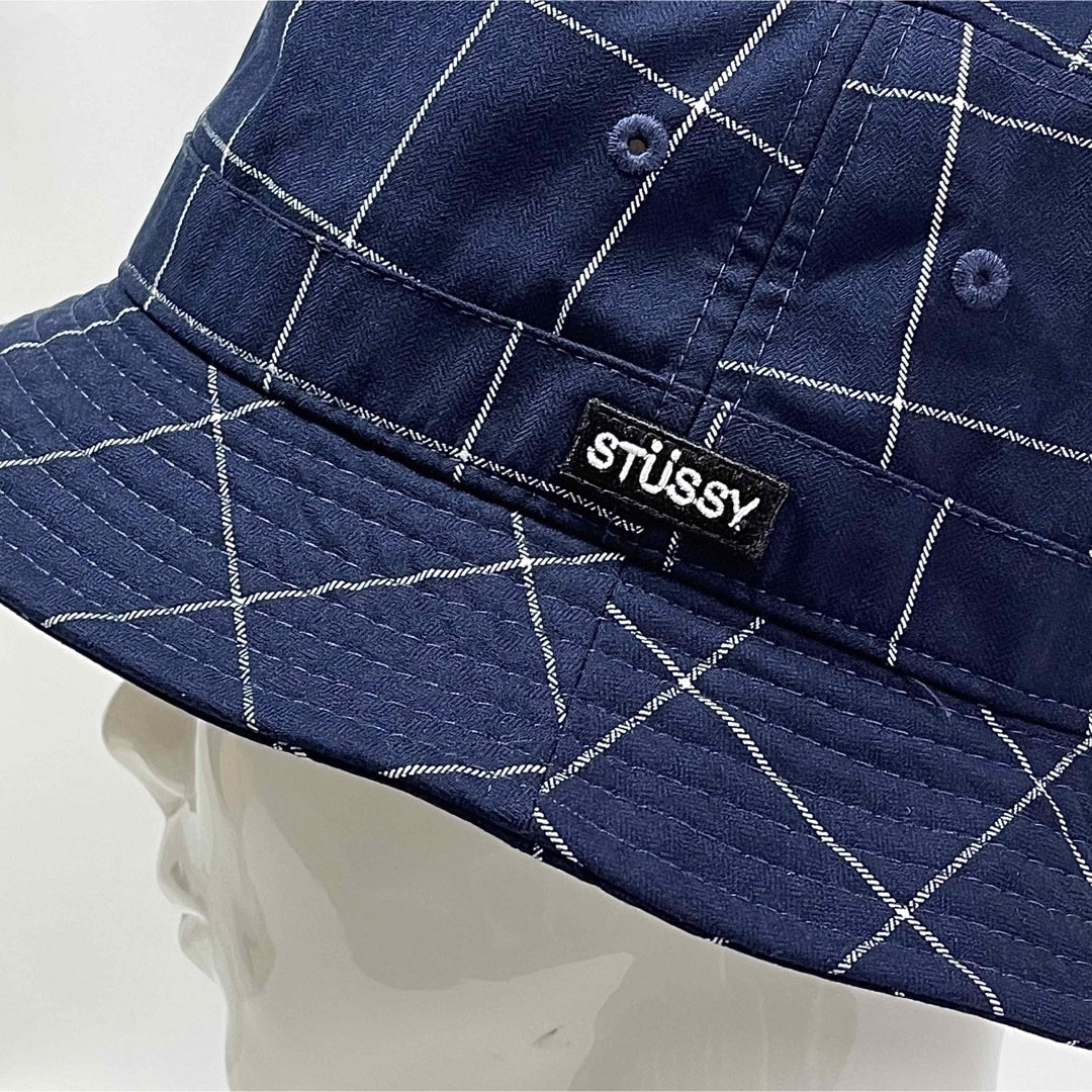 STUSSY(ステューシー)の【美品】直営店購入STUSSYステューシーサイドロゴネイビー格子バケットハット メンズの帽子(ハット)の商品写真