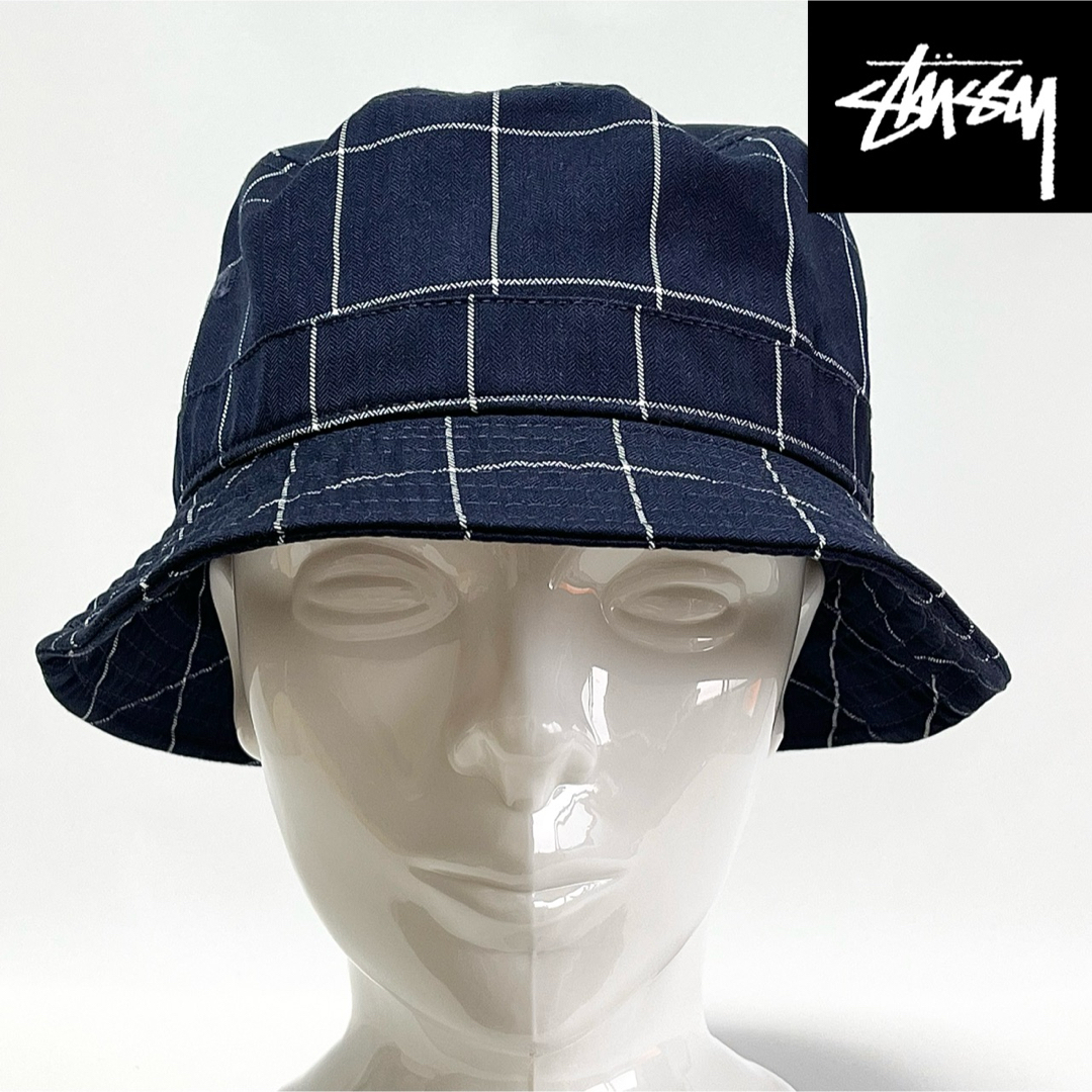 STUSSY(ステューシー)の【美品】直営店購入STUSSYステューシーサイドロゴネイビー格子バケットハット メンズの帽子(ハット)の商品写真