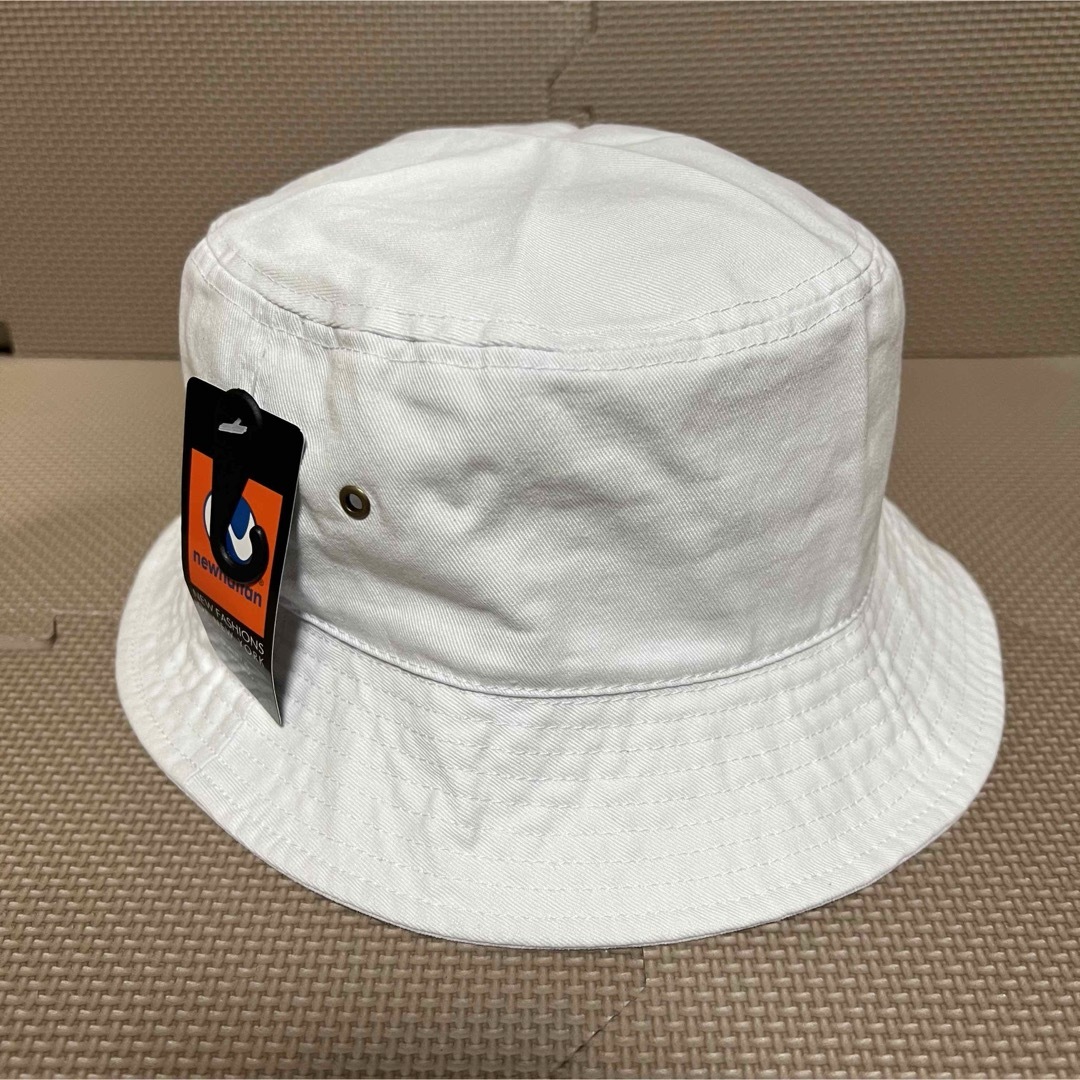 newhattan(ニューハッタン)の新品 ニューハッタン バケットハットのホワイト 白 L/XL メンズの帽子(ハット)の商品写真