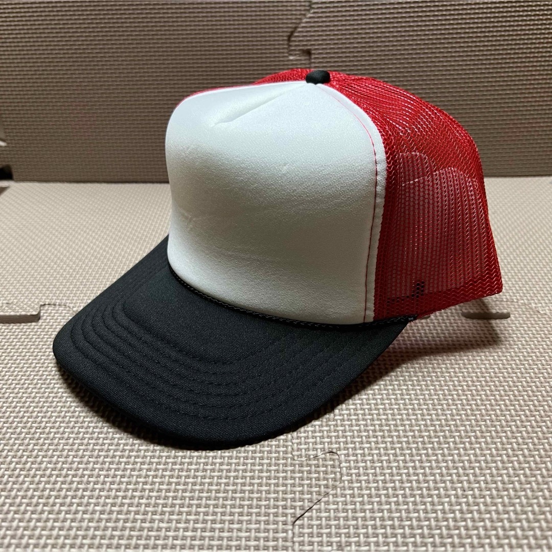 OTTO CAP(オットーキャップ)の新品 OTTO メッシュキャップのスリートーン（黒白赤） メンズの帽子(キャップ)の商品写真