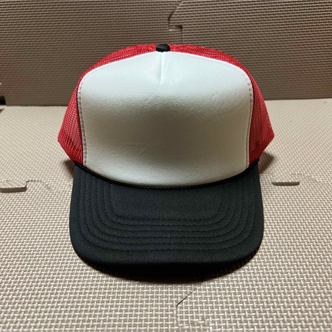 OTTO CAP(オットーキャップ)の新品 OTTO メッシュキャップのスリートーン（黒白赤） メンズの帽子(キャップ)の商品写真