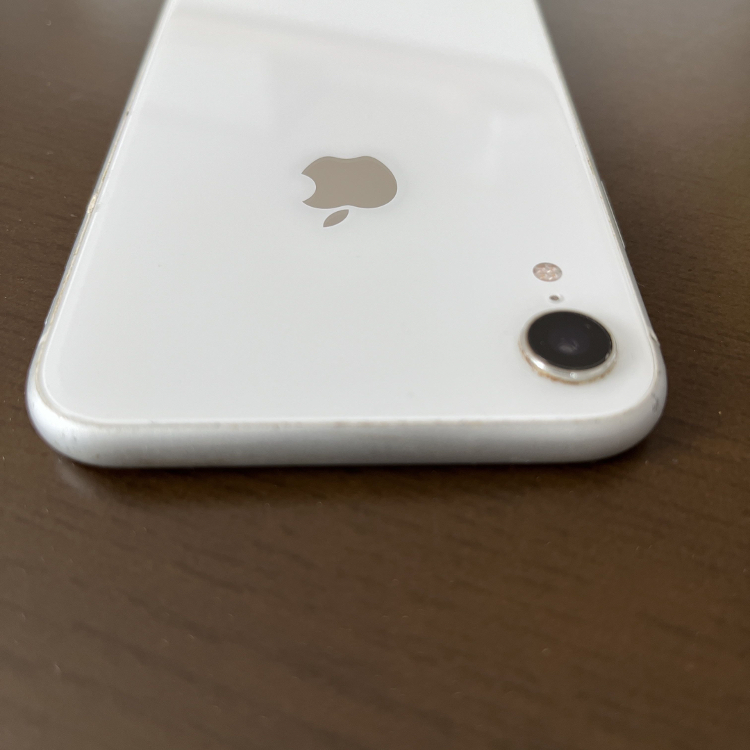 iPhone(アイフォーン)のiPhone XR White 64 GB Softbank ホワイト スマホ/家電/カメラのスマートフォン/携帯電話(スマートフォン本体)の商品写真