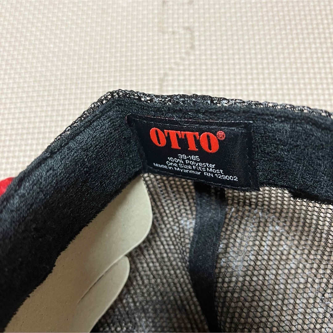 OTTO CAP(オットーキャップ)の新品 OTTO メッシュキャップのスリートーン（赤白黒） メンズの帽子(キャップ)の商品写真