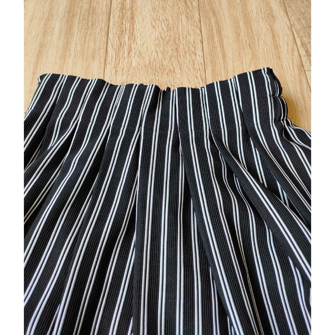 未使用 CLOTHY culots タック入りフレアミディアムスカート レディースのスカート(ひざ丈スカート)の商品写真