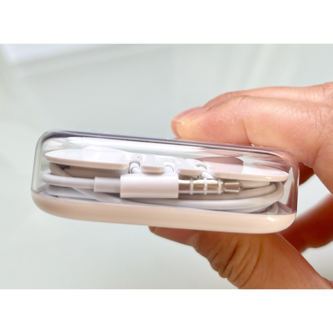 Apple(アップル)のApple純正イヤホン EarPods  3.5mmヘッドフォンプラグ スマホ/家電/カメラのオーディオ機器(ヘッドフォン/イヤフォン)の商品写真