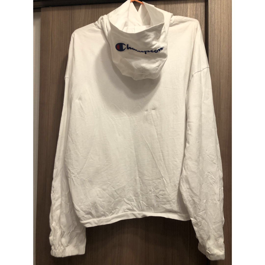 Champion(チャンピオン)のチャンピオン　白パーカー　Women's Ｌサイズ レディースのトップス(パーカー)の商品写真