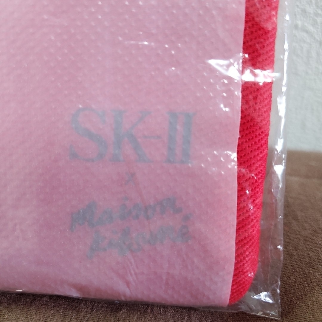 MAISON KITSUNE'(メゾンキツネ)の新品未開封　SK-II × メゾンキツネ　コラボ　ポーチ(赤)　【匿名配送】 レディースのファッション小物(ポーチ)の商品写真