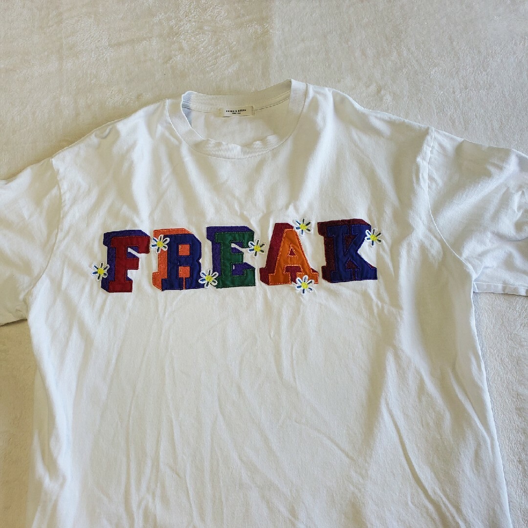 【美品】FREAK'S STORE Tシャツ　半袖　刺繍ワッペン メンズのトップス(Tシャツ/カットソー(半袖/袖なし))の商品写真