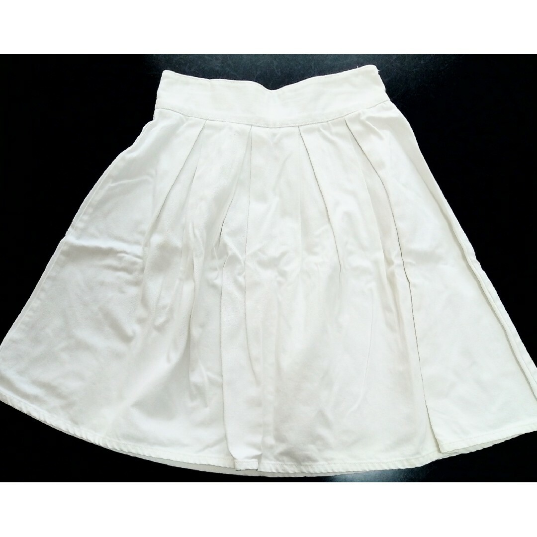 GU 　白のスカート　綿100％　Sサイズ レディースのワンピース(ひざ丈ワンピース)の商品写真