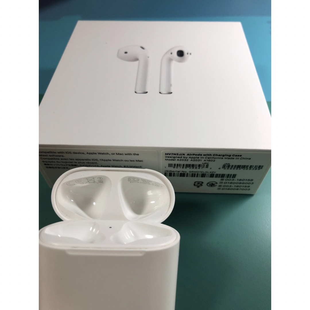 Apple(アップル)のAirpods  第二世代充電ケースのみ スマホ/家電/カメラのオーディオ機器(ヘッドフォン/イヤフォン)の商品写真