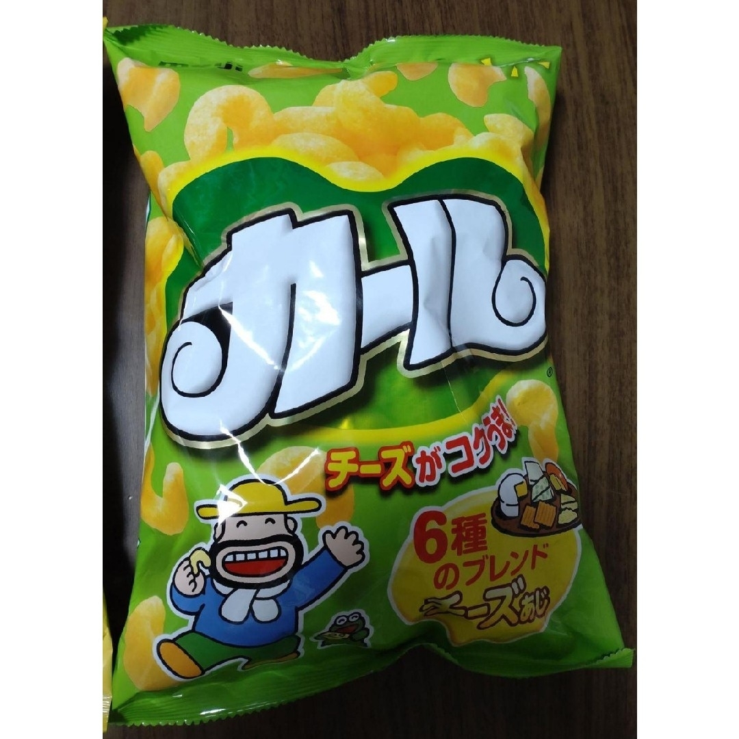 【西日本限定】　明治　カール　○2種セット 食品/飲料/酒の食品(菓子/デザート)の商品写真