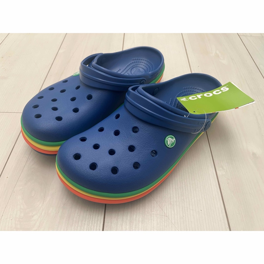 crocs(クロックス)の【もち様専用♪】　　27cmクロックスcrocs ブルー系 レインボー メンズの靴/シューズ(サンダル)の商品写真