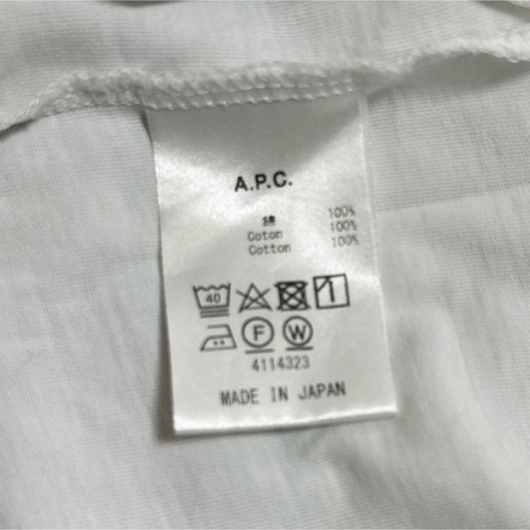 A.P.C(アーペーセー)のA.P.C  アーペーセー　ポケットTシャツ　刺繍　XSサイズ　ユニセックス レディースのトップス(Tシャツ(半袖/袖なし))の商品写真