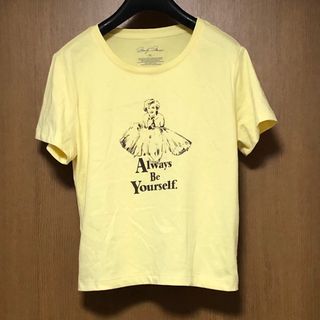 ジーユー(GU)の新品　GU マリリン・モンロー　グラフィックミニTシャツ　イエロー(Tシャツ(半袖/袖なし))