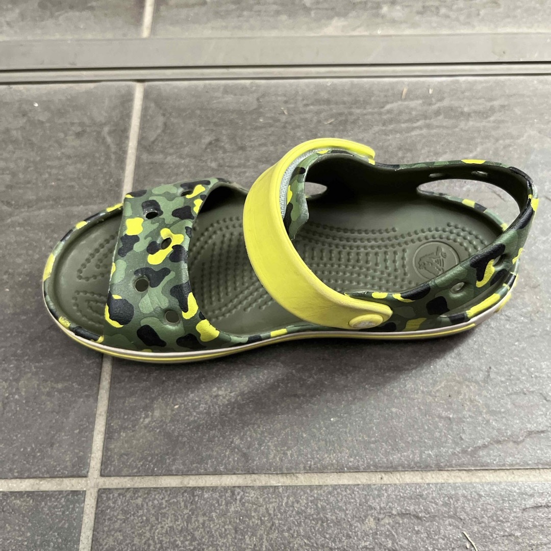 crocs(クロックス)のキッズcrocsサンダル  サイズ12 キッズ/ベビー/マタニティのキッズ靴/シューズ(15cm~)(サンダル)の商品写真