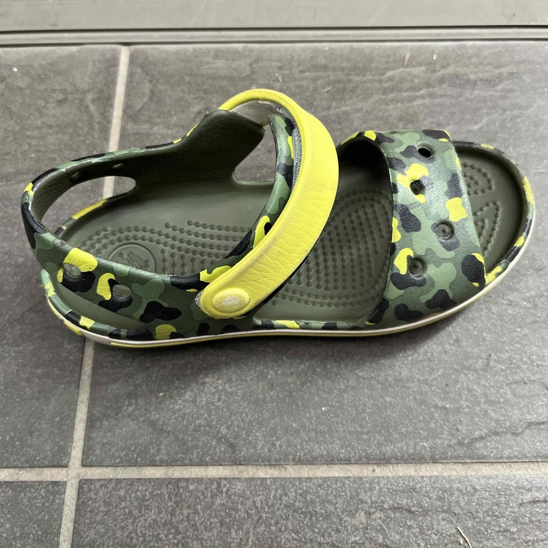 crocs(クロックス)のキッズcrocsサンダル  サイズ12 キッズ/ベビー/マタニティのキッズ靴/シューズ(15cm~)(サンダル)の商品写真