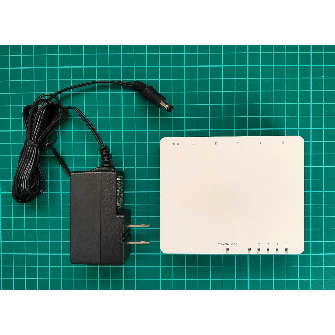 Buffalo(バッファロー)のバッファロー 1Gbps スイッチングハブ LSW4-GT-5ELP/WH スマホ/家電/カメラのPC/タブレット(PC周辺機器)の商品写真