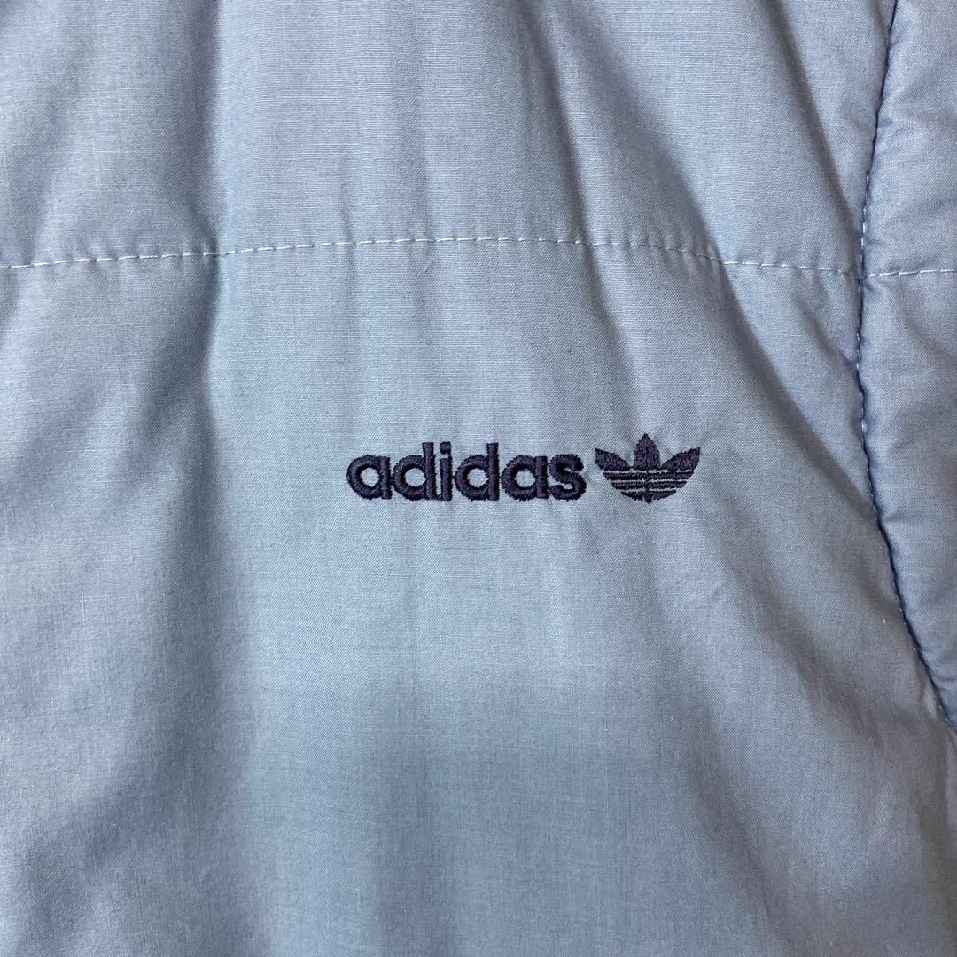 adidas(アディダス)の【くすみブルー、ワンポイント刺繍ロゴ◎】adidasベスト古着90sストリート メンズのトップス(ベスト)の商品写真