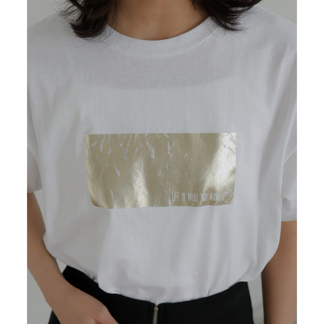 【ラスト1点】箔プリントTシャツ/オフホワイト×ゴールド レディースのトップス(Tシャツ(半袖/袖なし))の商品写真