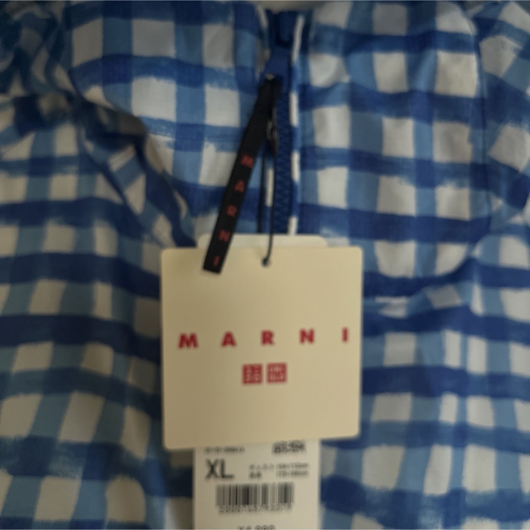 Marni(マルニ)のMARNI マルニ UNIQLO ユニクロ 新品 XL ポケッタブルパーカー メンズのジャケット/アウター(ナイロンジャケット)の商品写真