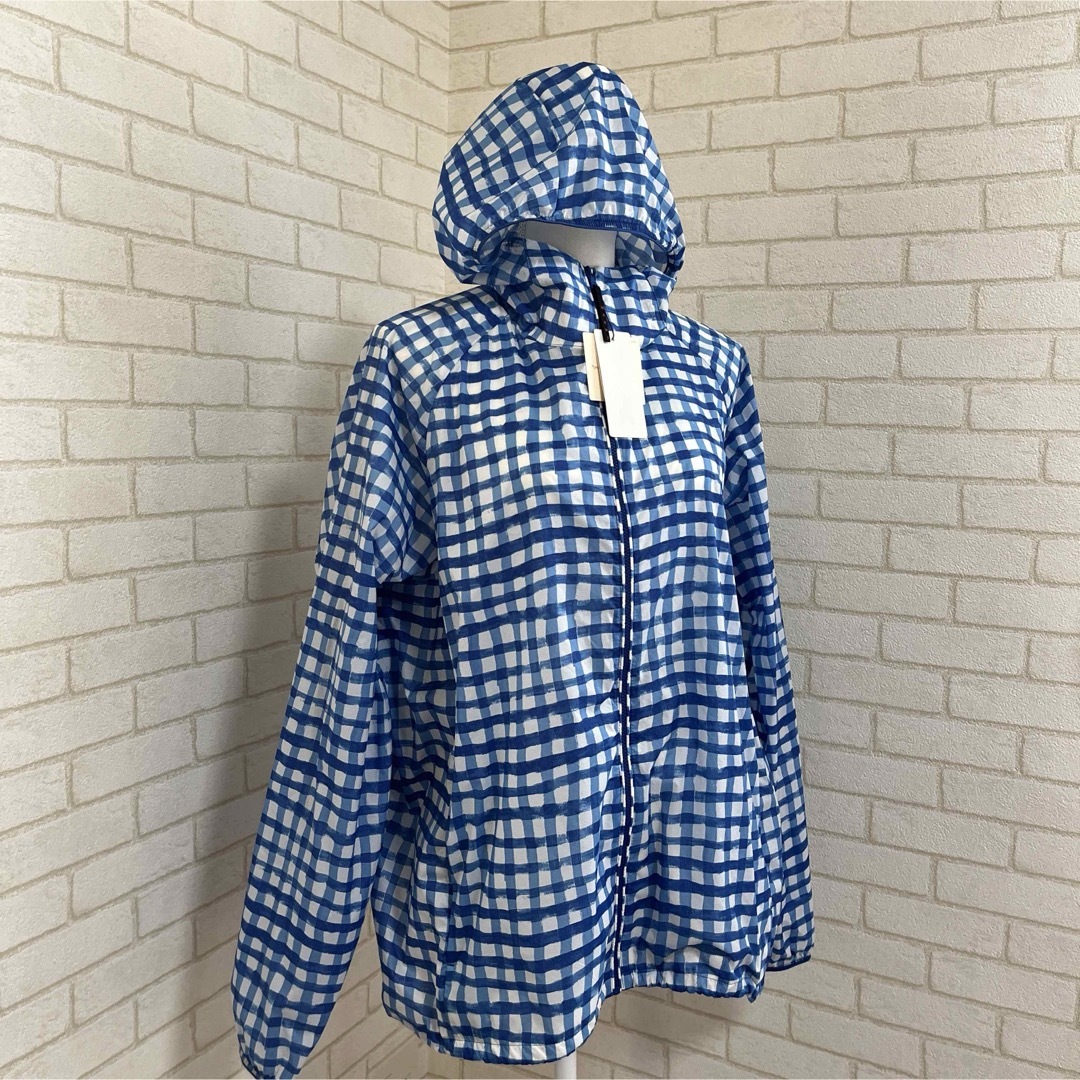 Marni(マルニ)のMARNI マルニ UNIQLO ユニクロ 新品 XL ポケッタブルパーカー メンズのジャケット/アウター(ナイロンジャケット)の商品写真