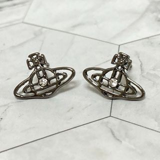 ヴィヴィアンウエストウッド(Vivienne Westwood)のヴィヴィアン　ピアス　ガンメタ(ピアス)