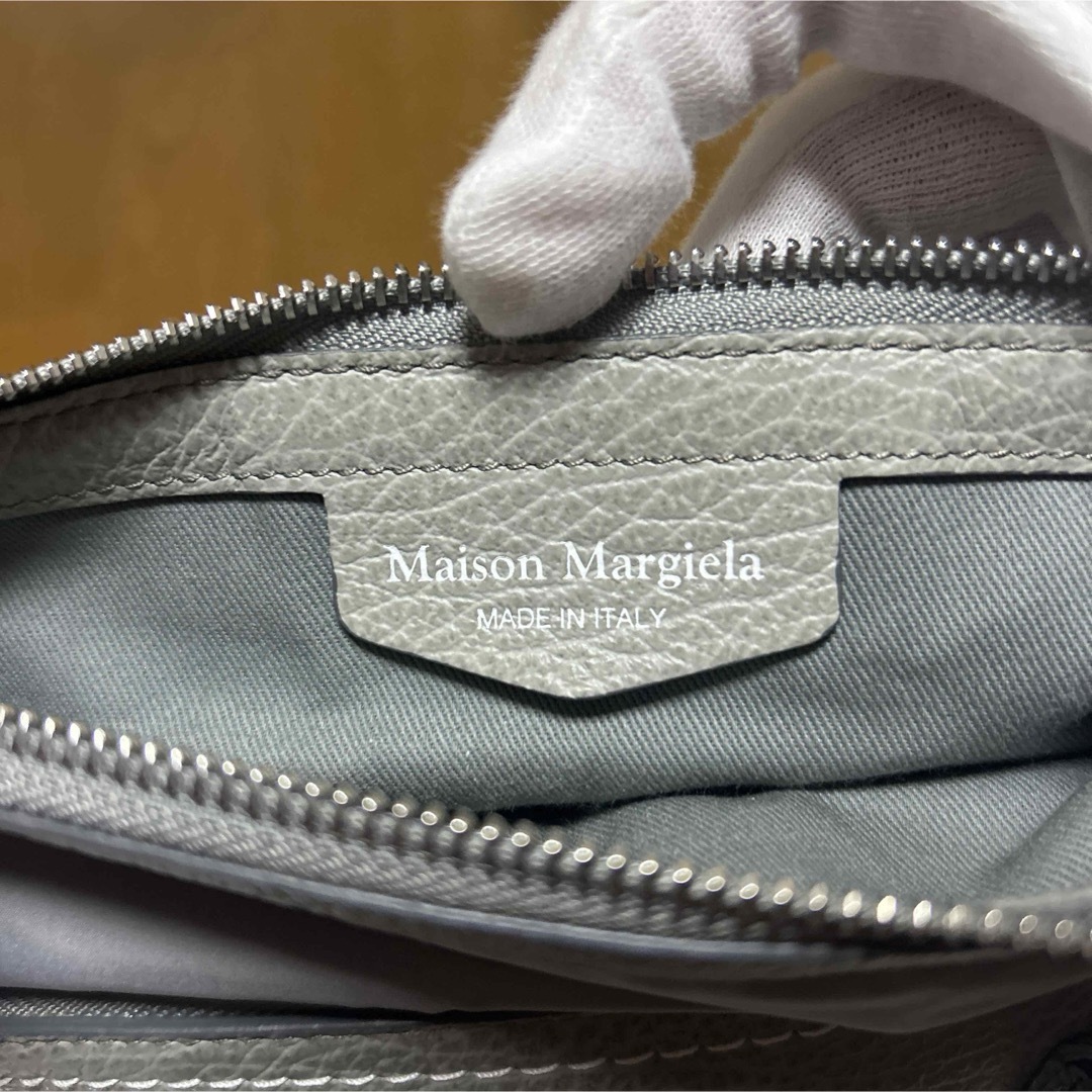 Maison Martin Margiela(マルタンマルジェラ)の最終価格　Maison Margiela 5ac ミニバッグ ライトグレー　美品 レディースのバッグ(ハンドバッグ)の商品写真