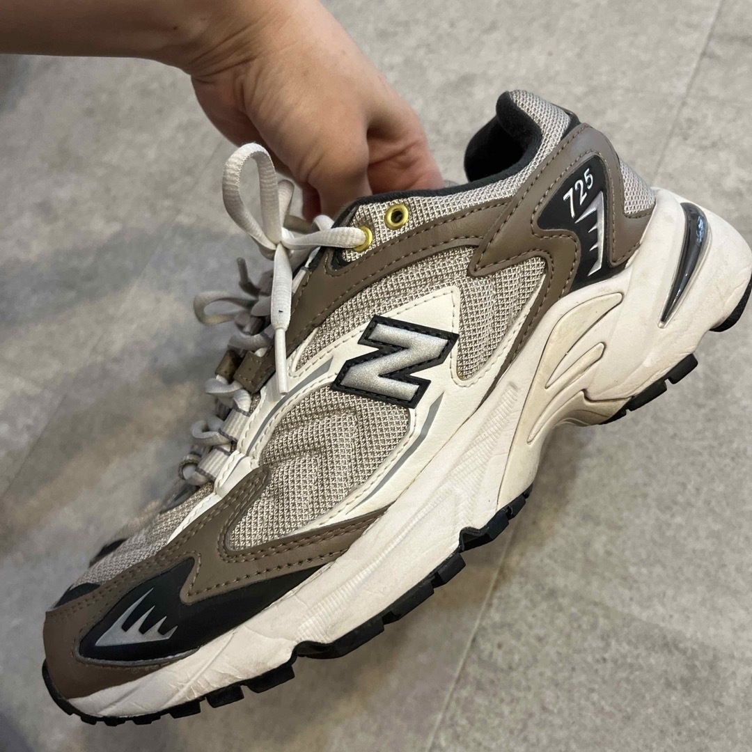 New Balance(ニューバランス)のニューバランス 725 24.5センチ レディースの靴/シューズ(スニーカー)の商品写真