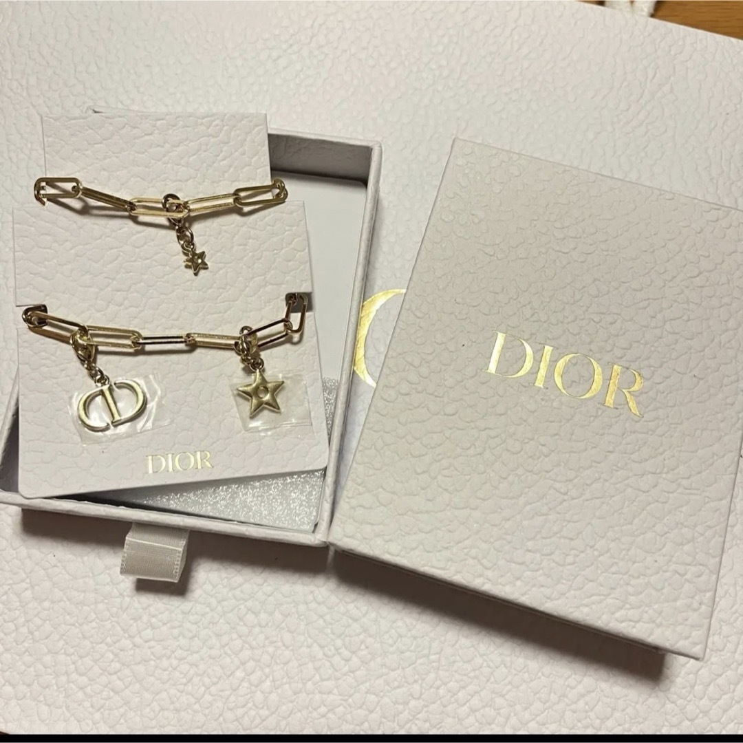 Christian Dior(クリスチャンディオール)の【新品未使用 非売品】Dior 携帯 チャーム スマホ/家電/カメラのスマホアクセサリー(ネックストラップ)の商品写真