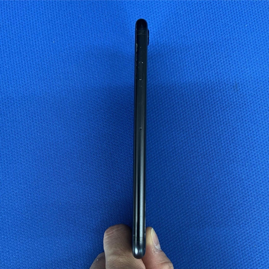 iPhone(アイフォーン)のiPhoneSE 第2世代 (SE2) ブラック 64GB SIMフリー2 スマホ/家電/カメラのスマートフォン/携帯電話(スマートフォン本体)の商品写真