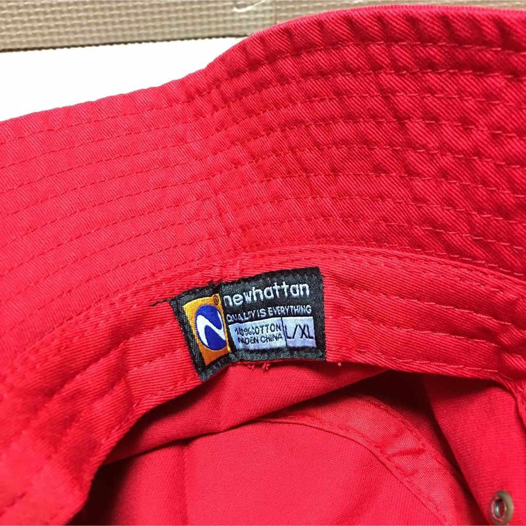 newhattan(ニューハッタン)の新品 ニューハッタン バケットハットのレッド 赤 L/XL メンズの帽子(ハット)の商品写真