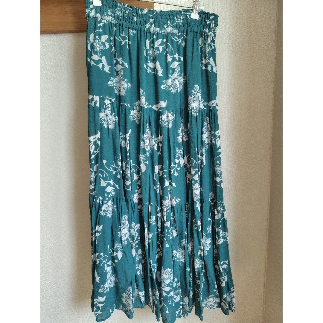 SLOBE IENA(スローブイエナ)のロング丈　グリーン柄スカート レディースのスカート(ロングスカート)の商品写真
