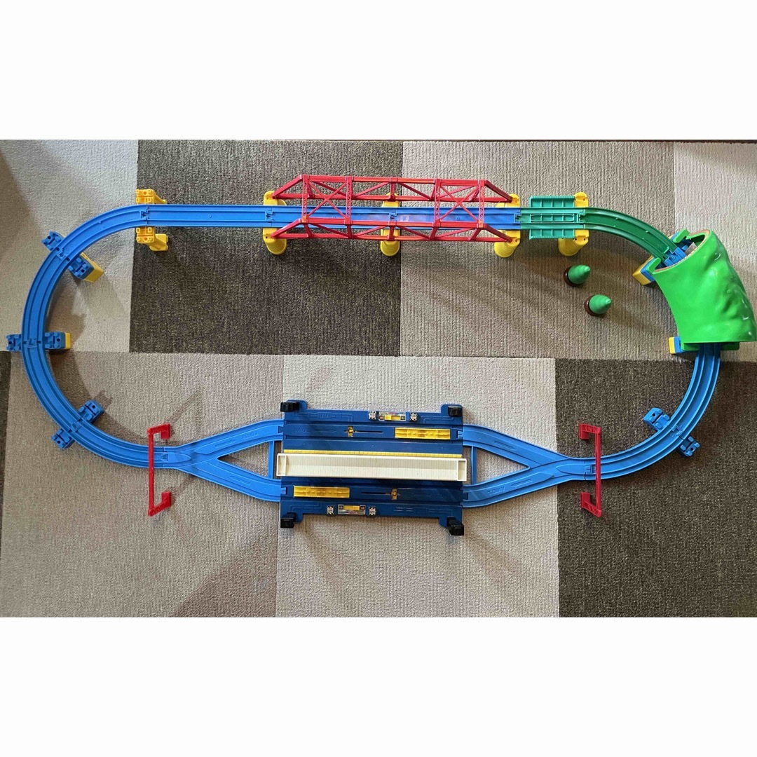 Takara Tomy(タカラトミー)のプラレール 橋脚 駅 自動のりかえ駅 大鉄橋 トンネル 立体レイアウト エンタメ/ホビーのおもちゃ/ぬいぐるみ(鉄道模型)の商品写真