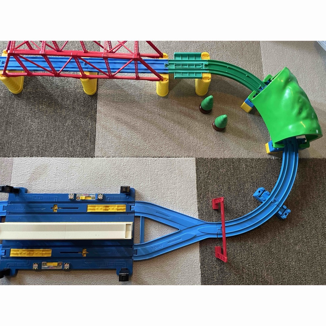 Takara Tomy(タカラトミー)のプラレール 橋脚 駅 自動のりかえ駅 大鉄橋 トンネル 立体レイアウト エンタメ/ホビーのおもちゃ/ぬいぐるみ(鉄道模型)の商品写真