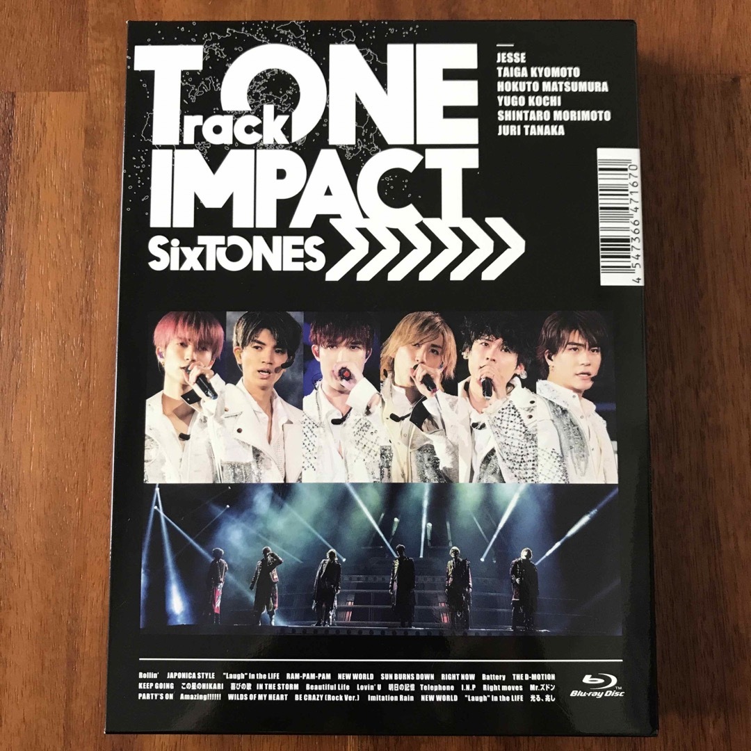 SixTONES /TrackONE-IMPACT〈初回盤2枚組〉Blu-ray エンタメ/ホビーのDVD/ブルーレイ(アイドル)の商品写真