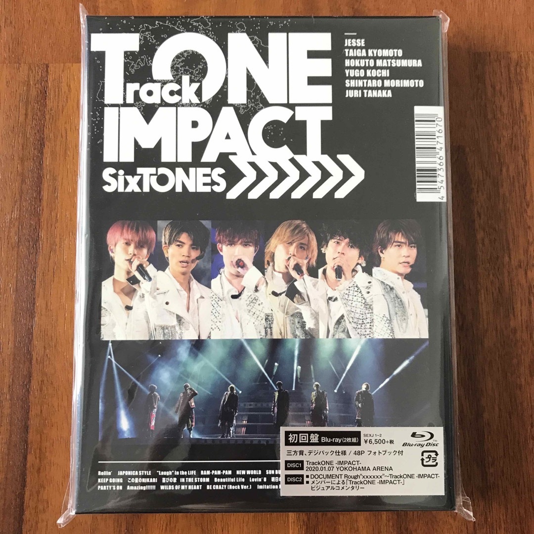 SixTONES /TrackONE-IMPACT〈初回盤2枚組〉Blu-ray エンタメ/ホビーのDVD/ブルーレイ(アイドル)の商品写真