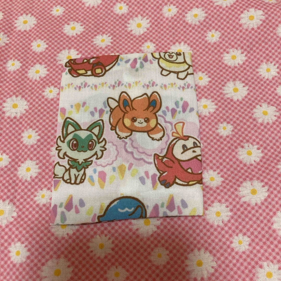 ポケットティッシュケース クワッス ハンドメイドのキッズ/ベビー(外出用品)の商品写真