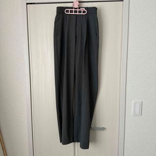 ユニクロ(UNIQLO)のユニクロ　タックワイドパンツ　S グレーロング丈(カジュアルパンツ)