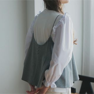 アンミヌ バックボタンフレアジレ(GRAY)