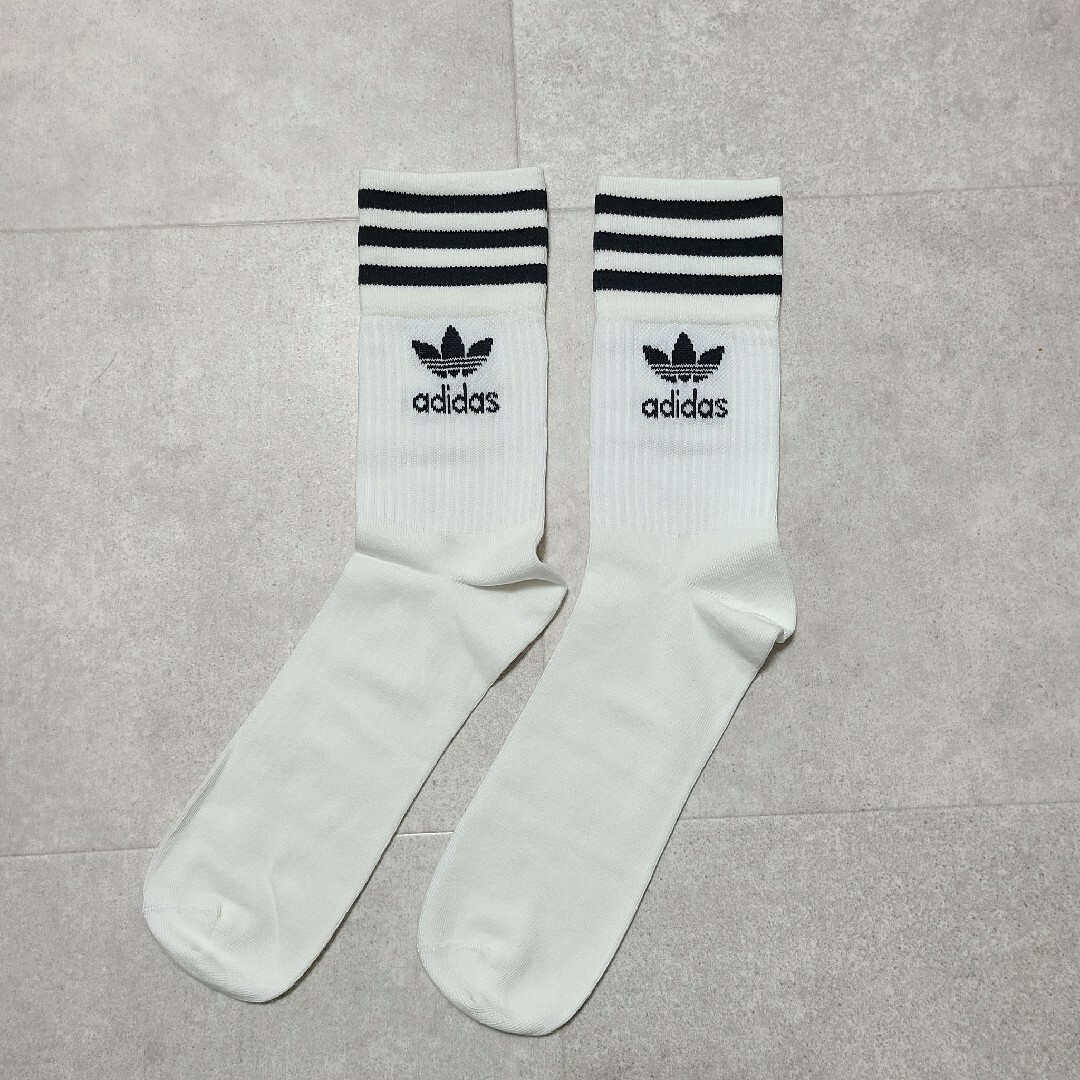 adidas(アディダス)のadidas 靴下 トレフォイル 三本ライン 白  30cm 31cm メンズのレッグウェア(ソックス)の商品写真