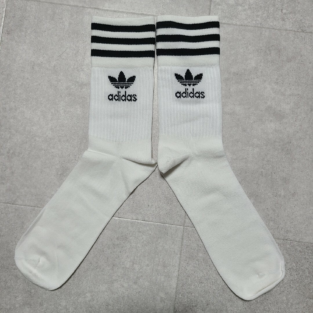 adidas(アディダス)のadidas 靴下 トレフォイル 三本ライン 白  30cm 31cm メンズのレッグウェア(ソックス)の商品写真