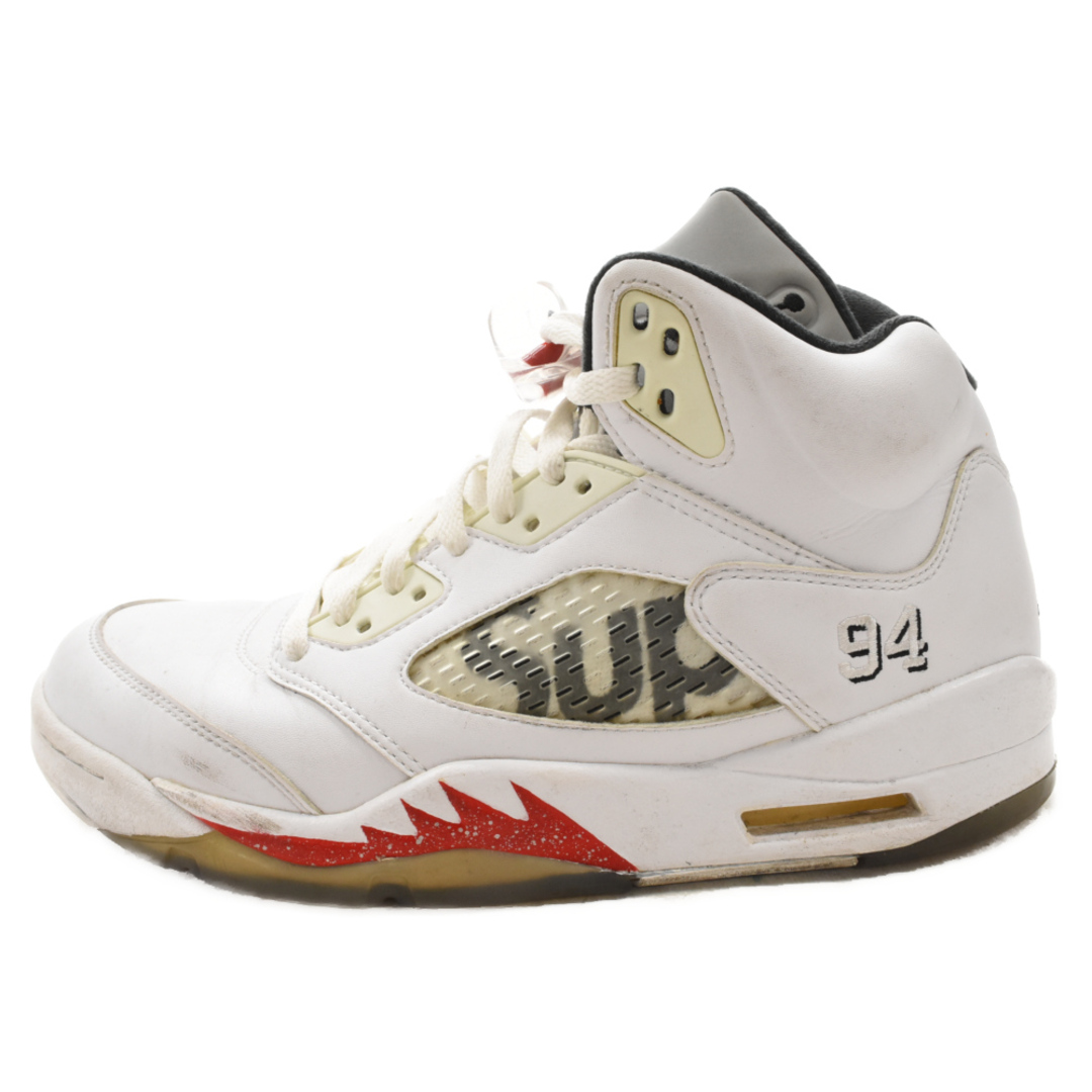 NIKE(ナイキ)のNIKE ナイキ 15AW×SUPREME AIR JORDAN 5 RETRO 824371-101 シュプリーム エアジョーダン5 ハイカットスニーカー ホワイト US9.5/27.5cm メンズの靴/シューズ(スニーカー)の商品写真