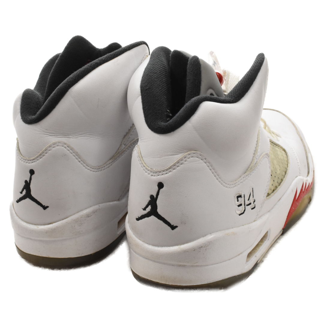 NIKE(ナイキ)のNIKE ナイキ 15AW×SUPREME AIR JORDAN 5 RETRO 824371-101 シュプリーム エアジョーダン5 ハイカットスニーカー ホワイト US9.5/27.5cm メンズの靴/シューズ(スニーカー)の商品写真