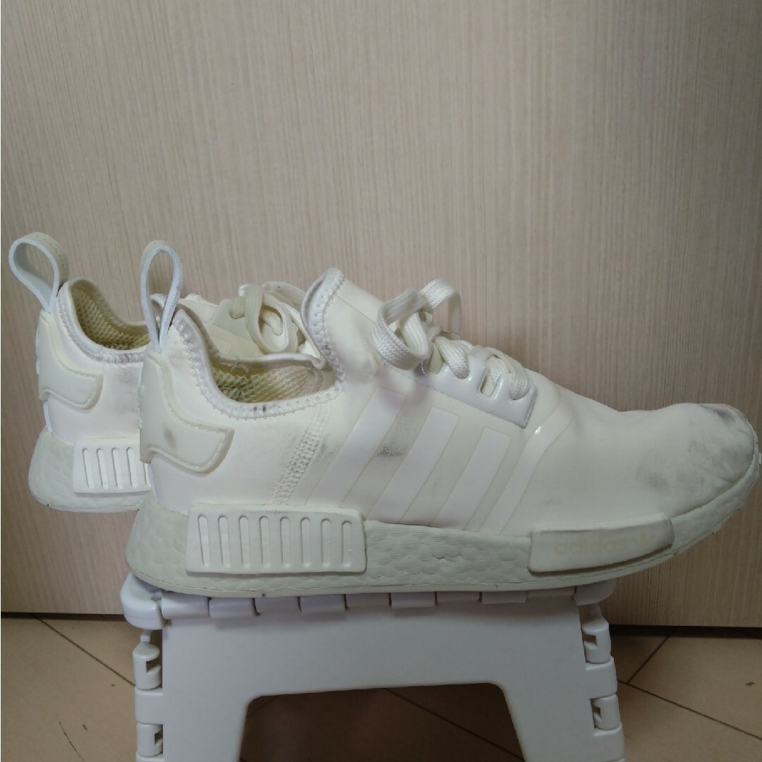 adidas(アディダス)のadidas(アディダス) NMD R1 Off White Sand メンズの靴/シューズ(スニーカー)の商品写真